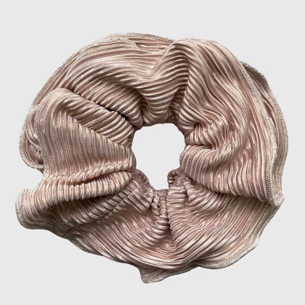 Scrunchie Camelia L Plisado Rose Gold  Maria Paskaro
