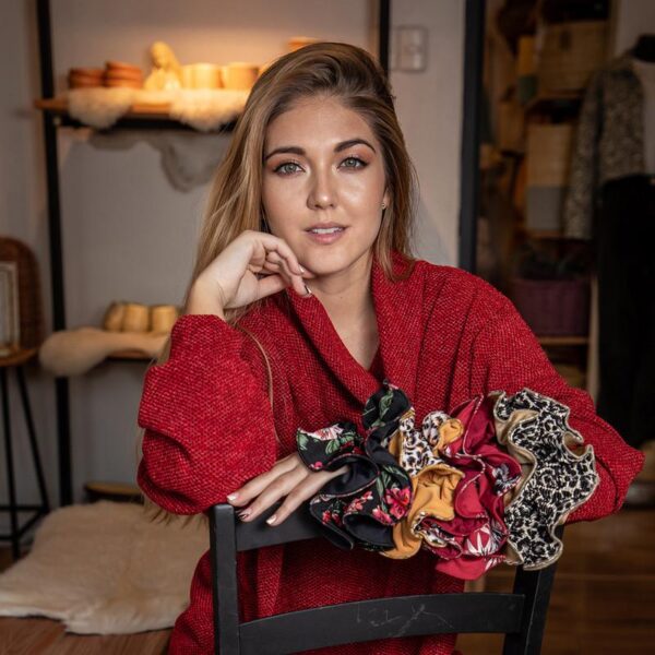Scrunchie Tulipan L Chita Rose Maria Paskaro - Imagen 3