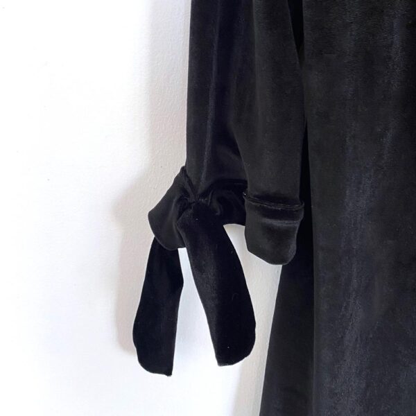 Tapado Kimono Corto Dublin Negro Terciopelo Maria Paskaro - Imagen 2