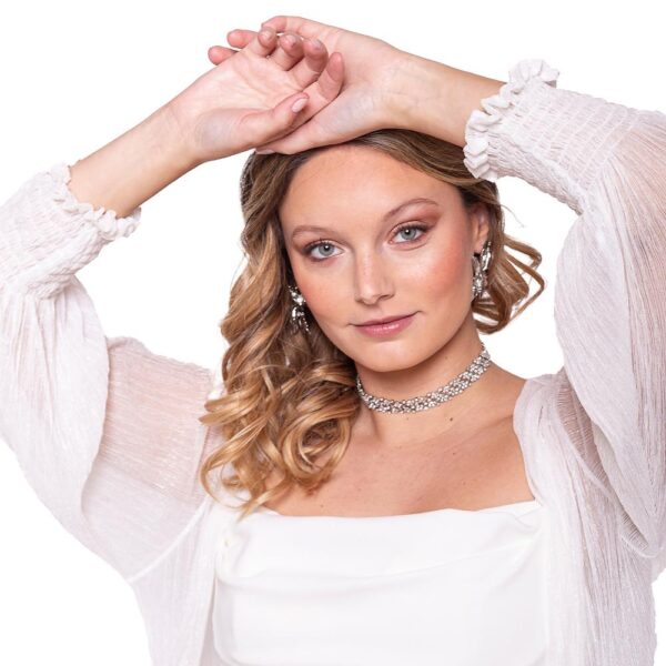 Tapado Kimono Santini Blanco Plisado Transparente Maria Paskaro - Imagen 5
