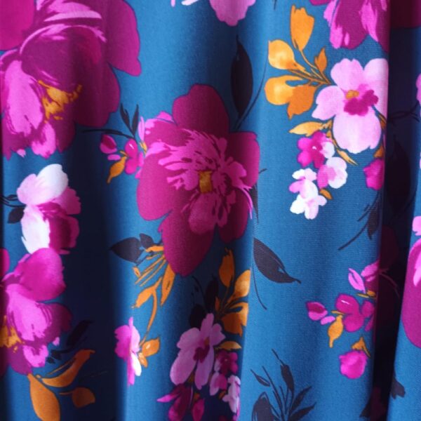 Vestido Largo Mangas Petroleo Flores Fucsia Lycra Lazo Espalda Maria Paskaro - Imagen 4