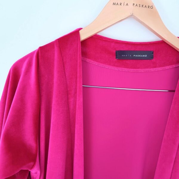 Tapado Kimono Santini Fucsia Terciopelo Maria Paskaro - Imagen 7