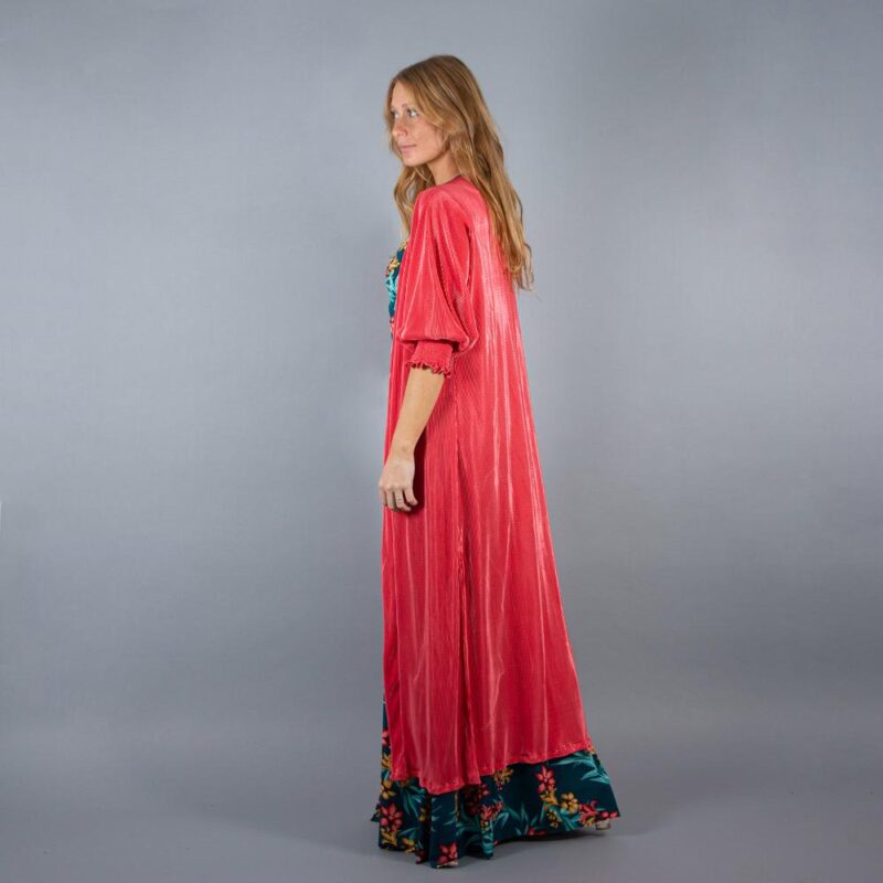 Tapado Kimono Largo Santini Coral Plisado Maria Paskaro