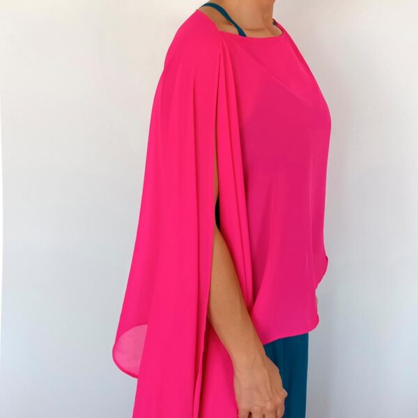 Tapado Capa Multiforma Catania Fucsia Gasa Maria Paskaro - Imagen 3
