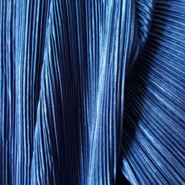 Tapado Kimono Largo Verona Azul Marino Plisado Maria Paskaro - Imagen 4