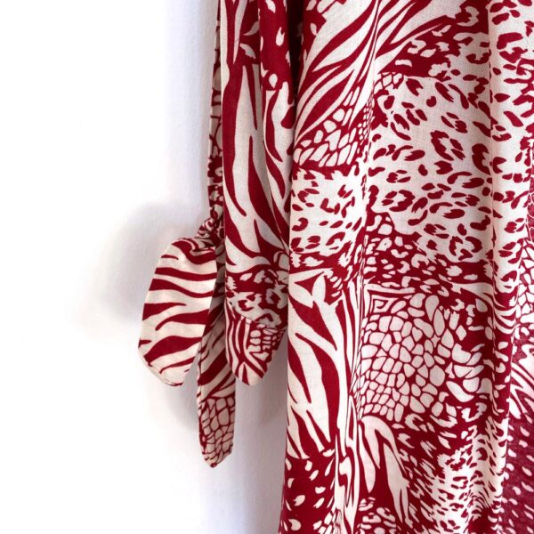 Tapado Kimono Largo Verona Cherry Animal Viscosa Maria Paskaro - Imagen 2