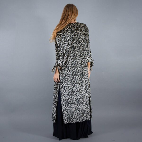 Tapado Kimono Largo Verona Animal Gris Terciopelo Maria Paskaro - Imagen 2