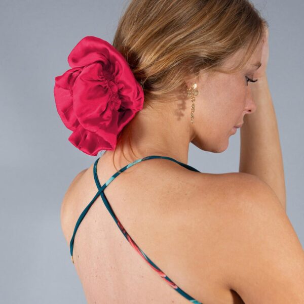 Scrunchie Collet Camelia L Rojo Carmesi Seda Maria Paskaro