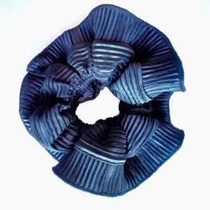Scrunchie Collet Begonia XL Azul Marino Plisado Maria Paskaro