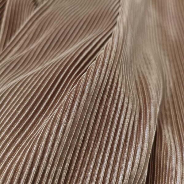 Tapado Kimono Largo Verona Beige Plisado Maria Paskaro - Imagen 2