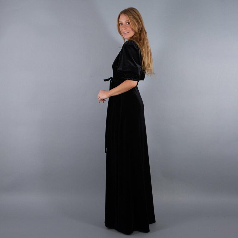 Vestido Largo Sevilla Negro Terciopelo Mangas Maria Paskaro