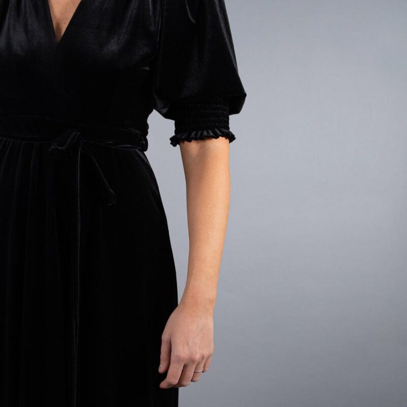 Vestido Largo Sevilla Negro Terciopelo Mangas Maria Paskaro