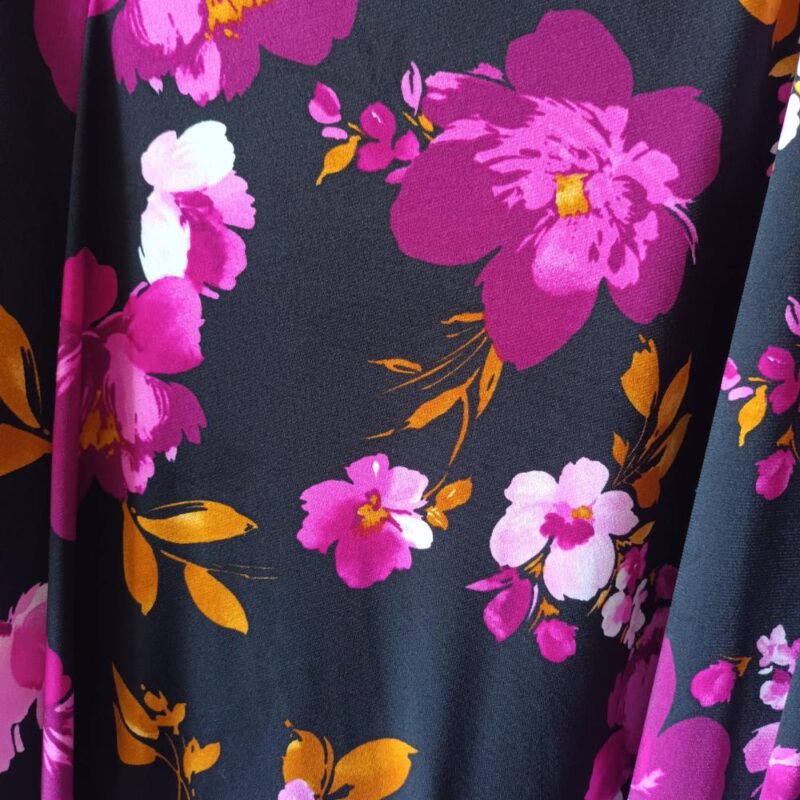 Falda Larga Bristol Negro Flores Fucsia Lycra Maria Paskaro