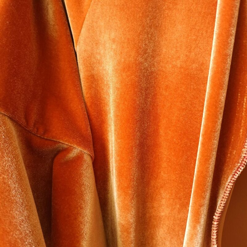 Tapado Kimono Largo Vuelos Naranjo Terciopelo Maria Paskaro
