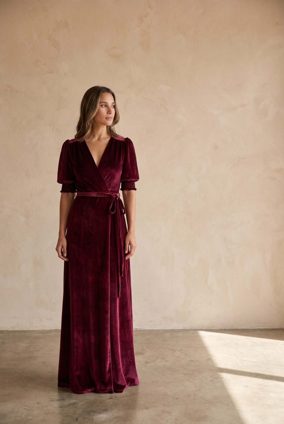 Vestido Largo Sevilla Burdeo Terciopelo Mangas — María Paskaró