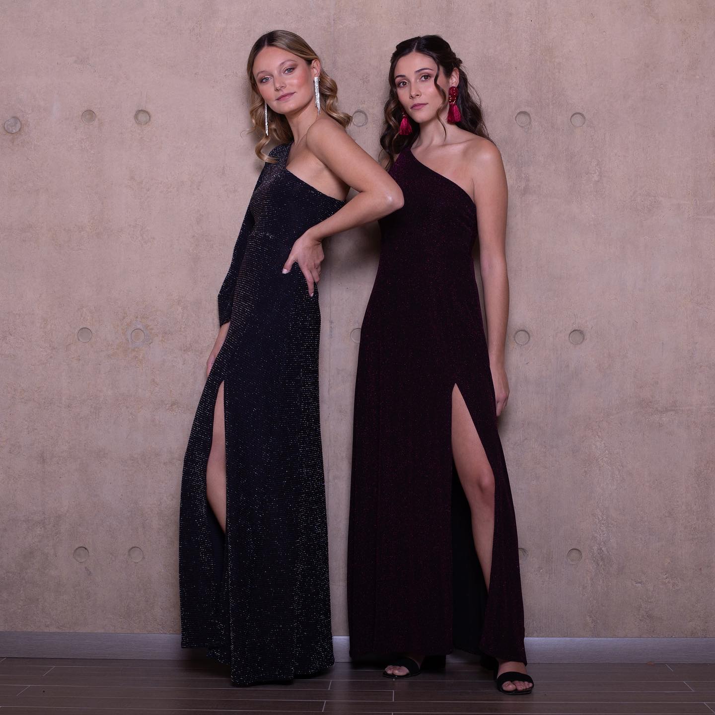 Recién llegados vestido asimétrico *GRACIA AZUL BRILLO* y *ASTI CHERRY BRILLO* Te esperamos en nuestro 𝗦𝗛𝗢𝗪𝗥𝗢𝗢