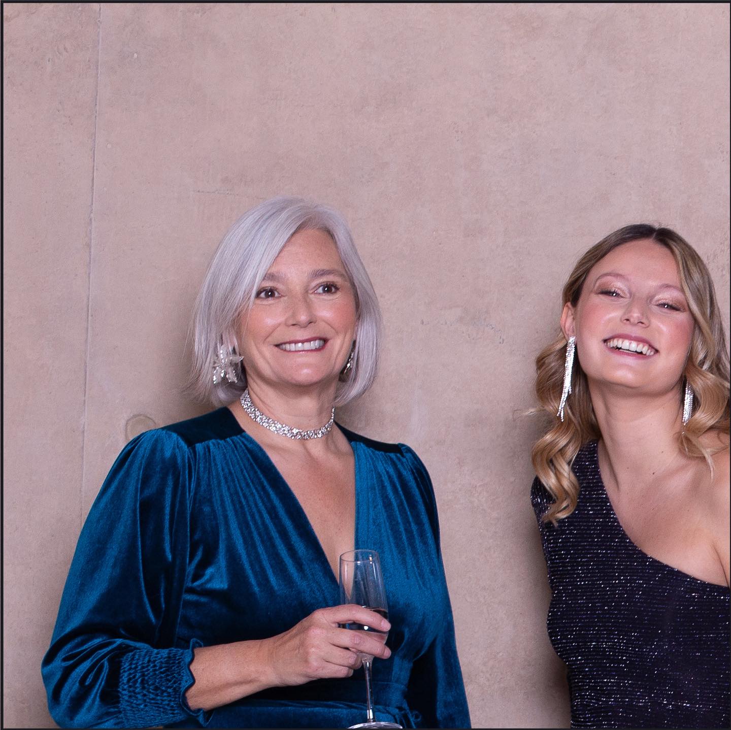 Nueva colección de vestidos que destacan a todos los tipos de cuerpo. Te esperamos en nuestro 𝗦𝗛𝗢𝗪𝗥𝗢𝗢𝗠 𝗩𝗜𝗧𝗔𝗖𝗨𝗥